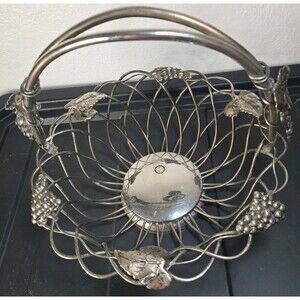 Vintage Godinger Silver Art Co. Silverplate Bridal Basket Bread Fruit towels
